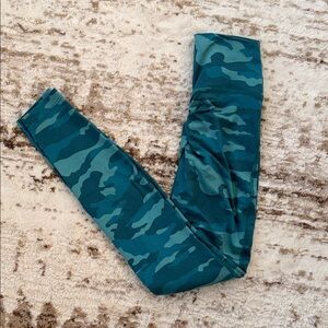 Bombshell Teal Camo Active Leggings
